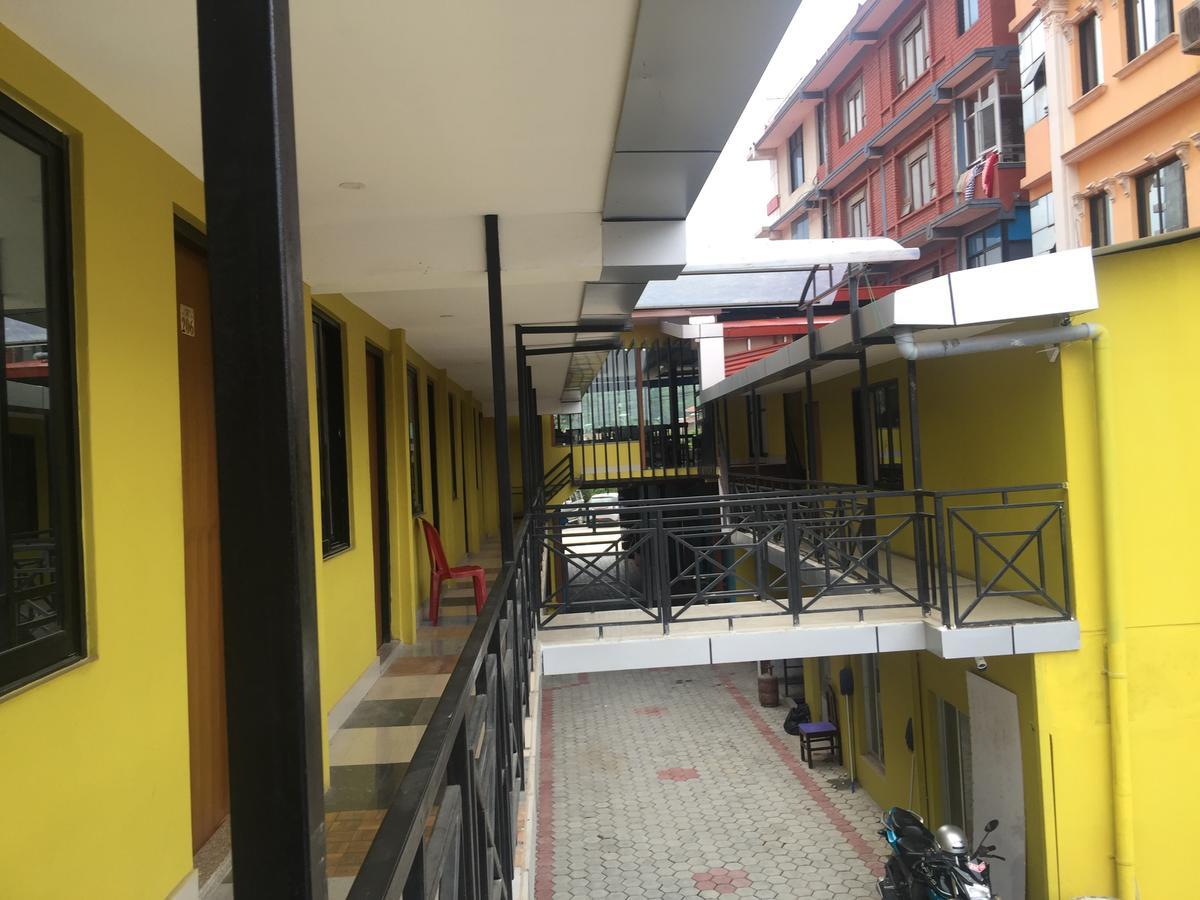 Hotel Dine & Dream Catmandu Exterior foto